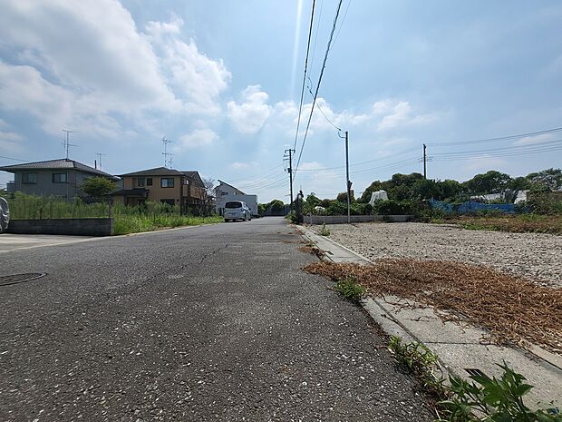 前面道路(2025年8月中旬撮影)