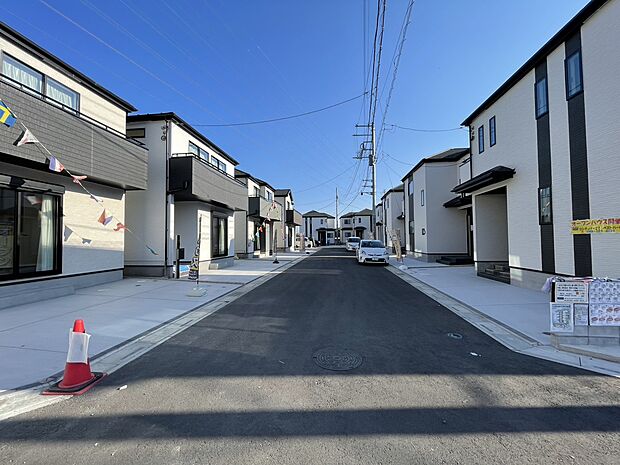 スーパー「マルエツ」まで徒歩5分!毎日のお買い物がとても便利な立地です。小学校も徒歩10分圏内なので、お子様の通学も安心。子育て世代に嬉しい、暮らしやすさが詰まった住環境が魅力です。