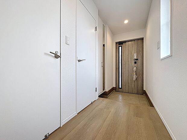 明るくゆとりある玄関空間です。