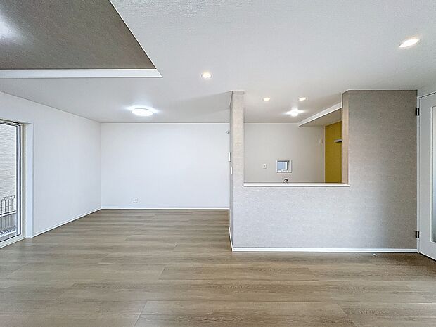 食卓を囲む時間も自然と増える、家族思いの間取りです。