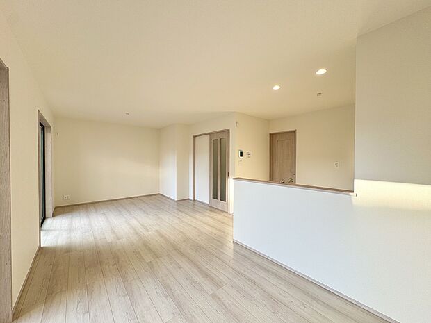 人気の対面キッチンに立てば、家族の笑顔を見ながらお料理ができます。