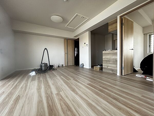 apartment 埼玉県越谷市南越谷２丁目6-53
地図を見る