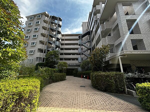 apartment 埼玉県越谷市南越谷２丁目6-53
地図を見る