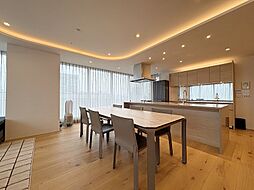 TOKYO　TIMES　TOWER