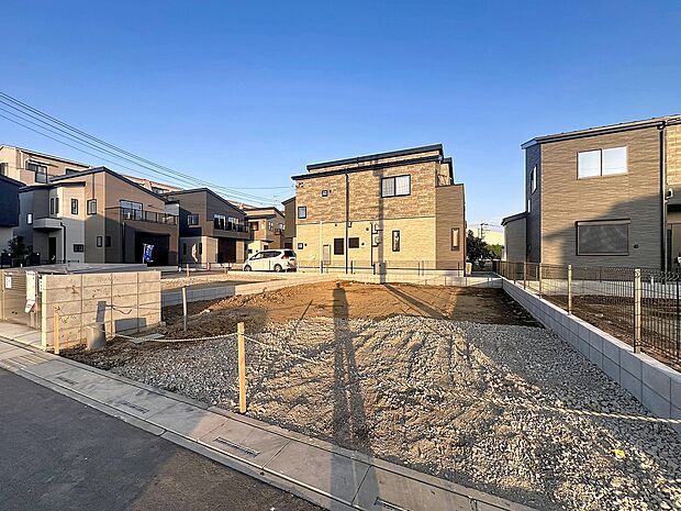 7号棟。「今羽駅」徒歩7分。全8棟のコミュニティタウン。全棟33.2坪以上。開発道路に回転広場を設けた解放感ある街並み