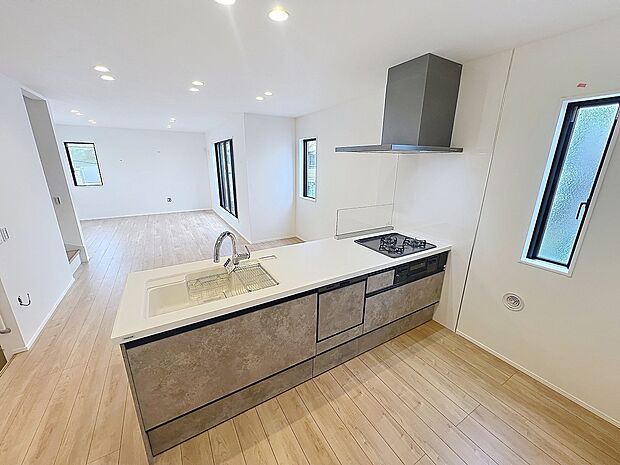 通風＆採光にも考慮した小窓付きキッチンスペース