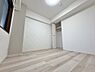 子供部屋：「洋室4.8帖」お子さんのお部屋やテレワークルームに合うお部屋。クローゼットも完備しています。