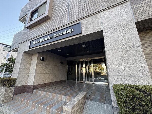 色合いも落ち着いた色を中心に構成され、重厚感のある雰囲気で居住者・来客者を迎えてくれます。