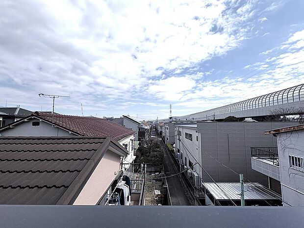 ~コダテノイゴコチ~ここにしか存在しない。唯一無二の落着く我が家の敷地に足を踏み入れる事ができるオーナーの特権。そして玄関をあければそこからすべて自由に創造できる空間。たったひとつの私の「住まい」。