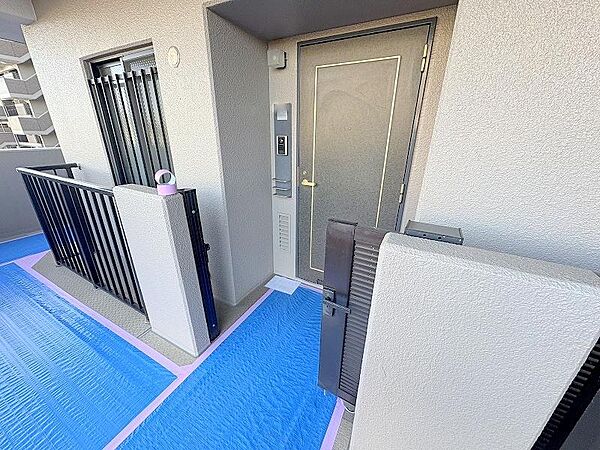 玄関ポーチ付です。