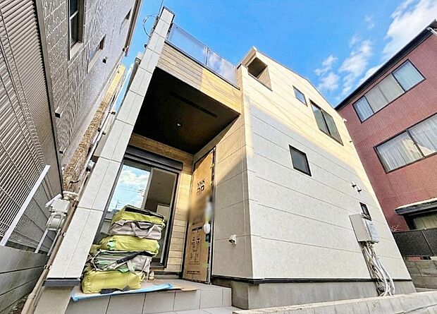 〜文教の地、栄町〜 本町小学校まで徒歩9分、南中学校まで徒歩17分。教育施設が整い、お子様の成長を支える住環境です。スーパーや公共施設も近く、生活利便性も申し分ありません。