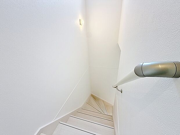 階段。手すり付で安心です。