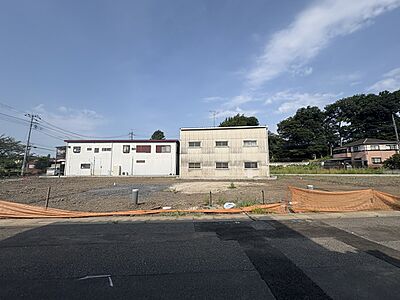 外観:「ターミナル駅」大宮からバス便有り。「京浜東北線」含め複数路線利用で都心へのアクセス良好。土地最大56坪。並列駐車2台可(車種により)。 外観:「ターミナル駅」大宮からバス便有り。「京浜東北線」含め複数路線利用で都心へのアクセス良好。土地最大56坪。並列駐車2台可(車種により)。