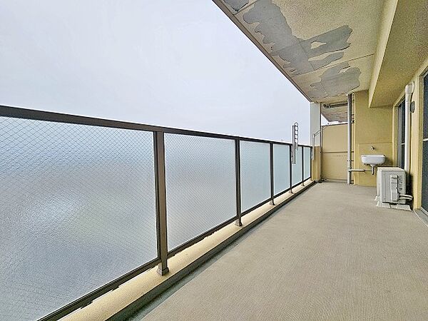 11階部分・南西向きで陽当り良好です。