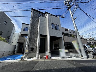 外観：「青井駅」徒歩2分。駅近く通勤＆通学便利。小学校＆中学校が徒歩5分圏内・お子さま通学安心。公園すぐ。徒歩10分圏内に買い物施設・生活便利