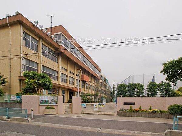 川口市立朝日東小学校まで220ｍ