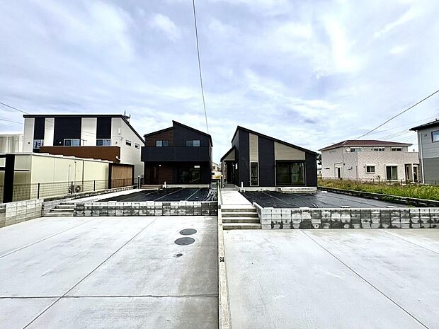 日当たり良好な広々敷地。90坪以上だからこそ叶うゆとりある生活。2階建ては収納力、平屋は動線の良さが魅力。理想の暮らしをここで実現しませんか。
