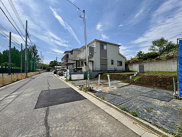 南東側6ｍ道路に面し明るいお家が建てられます。