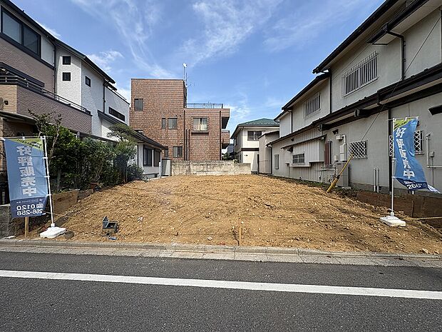 西側6.3m公道に面す