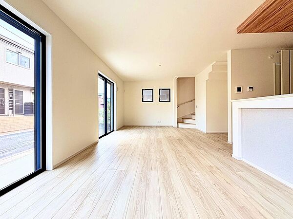 ～リビングの質が家族の絆を築く～戸建住宅の心臓とも言える「リビング」。心臓部の帖数・形状・採光・方角によってリビングがイドコロになるかが決まります。