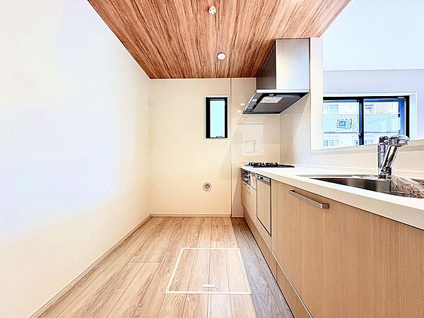 ～住まいを司る空間～私達がおすすめする空間。住まいの空間の中ですべてを司る空間はキッチンです。住空間の中心となる住まいのコックピットは住まわれる人たちが寛ぐリビングのすぐそばにいつも存在します。