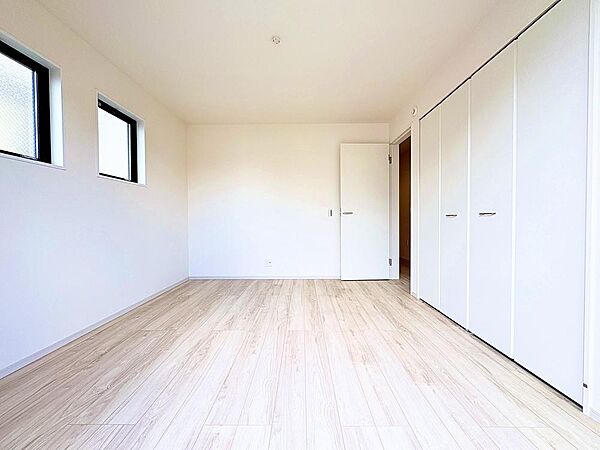 ～落ち着きのプライベートルーム～もはや1人1部屋はあたりまえの時代。しっかりと壁で区切られたお部屋はプライベート空間を確保します。の収納力でいつでもお部屋はすっきり。