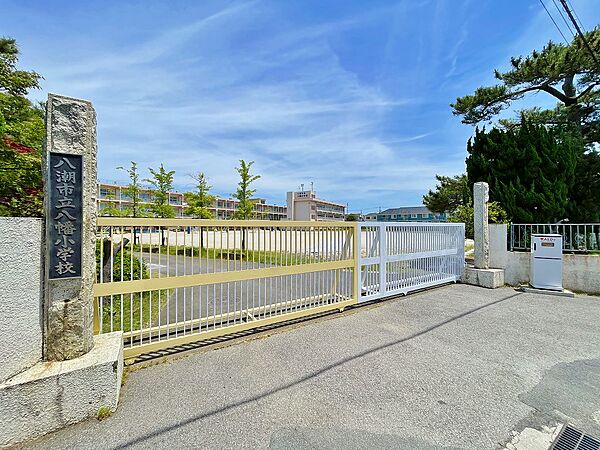 八幡小学校　560ｍ
