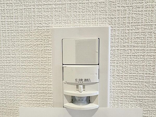 人が通ると電気がつきます。スイッチを探す手間がありません。「利便と快適の高みへ」都心を使いこなす利便性と豊かな自然に潤う快適性・匠が創り出す開放感があります。