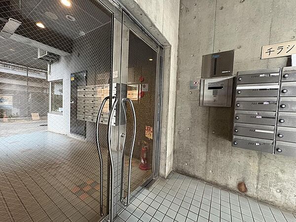ここに住まわれる人にだけに許された専用のエントランス。めまぐるしく過ぎ行く日々の中でゆったりとした休息と癒しを提供してくれる居住者のプライベート空間があります。