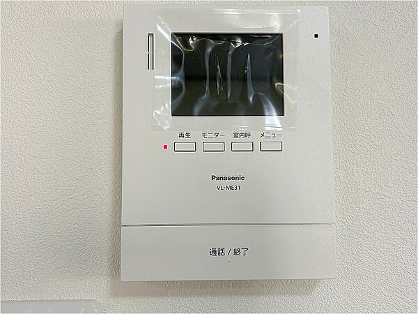 TVインターホン。来訪者を確認でき、防犯性、利便性が高く必須設備となっています。
