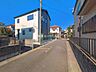 外観：前面道路含む現地