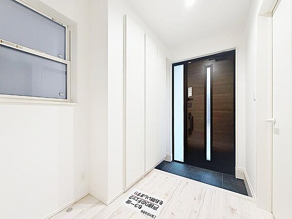 ～家事動線の良い間取り～2階にLDKと水回りを集約することで、調理や洗濯などの家事動線がワンフロアで完結。階段の上り下りを減らし、毎日の家事負担を大幅に軽減してくれる、暮らしに優しい間取り設計です。