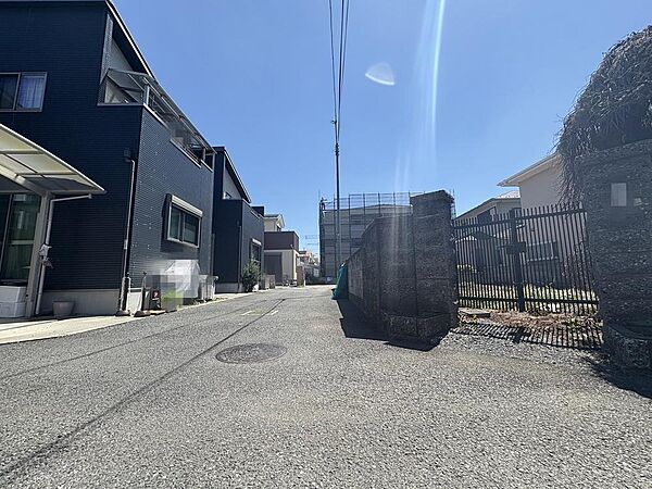 豊かな陽光と街並みが奏でるトキを家族で愉しむ場閑静な住宅街に位置するユトリの敷地、希望の間取りが入る良形地です。楽しい新生活を叶えられます。