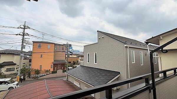 見晴らしの良い高台からの眺望は、日々の暮らしに開放感をもたらします。お子様と空を眺めながら、季節の移ろいを感じる豊かな毎日を。