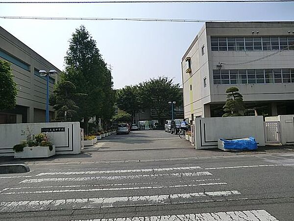 さいたま市立土屋中学校まで約689m