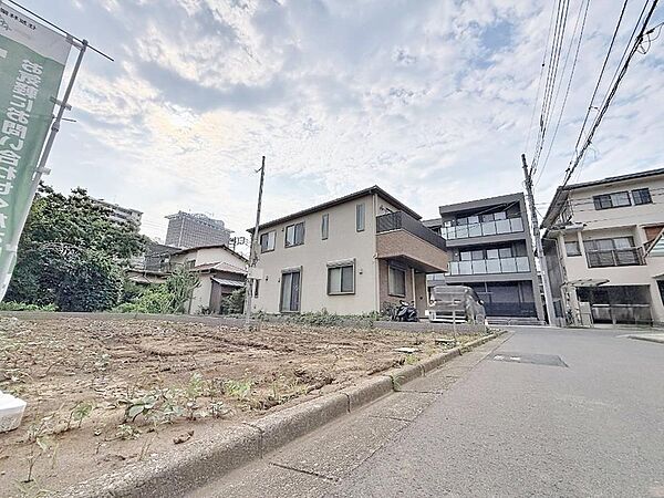 ～住まう事を想像する～現地はまだ未完成ですが外観、内装の完成イメージ、新生活動線がより具体的に想像できるように、そして作りてである設計の人の話を聞きながらのプレゼンテーションも受付中です。