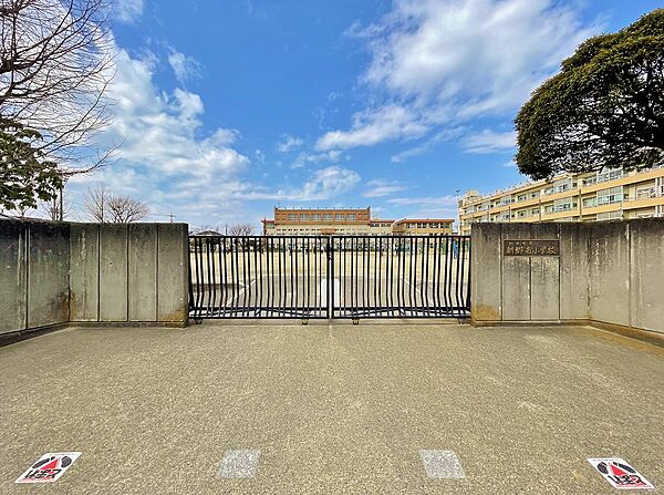 新郷南小学校　1120ｍ