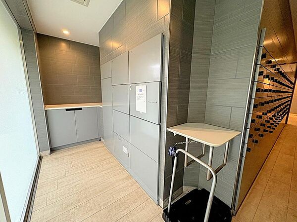 不在時にも荷物が受け取れて助かる宅配ボックス。