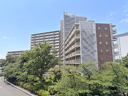 王子神谷駅徒歩6分など、都心へのスムーズなアクセスが叶う環境。生活利便施設が身近に揃う、確かな資産価値を誇る3LDKです。※掲載写真はAIによる画像加工を施しています。