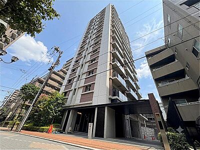 外観:JR「浦和」駅徒歩圏に位置する住友不動産分譲の「シティハウス浦和仲町」。文教都市の静穏な環境と都心への快適なアクセスを両立。洗練されたデザインと充実の設備仕様が上質な暮らしを演出します 外観:JR「浦和」駅徒歩圏に位置する住友不動産分譲の「シティハウス浦和仲町」。文教都市の静穏な環境と都心への快適なアクセスを両立。洗練されたデザインと充実の設備仕様が上質な暮らしを演出します