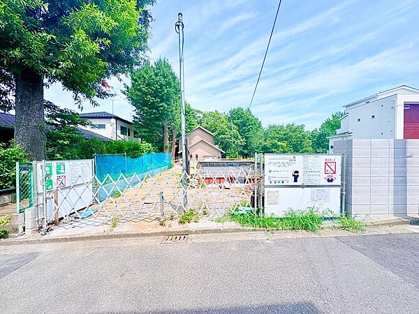 JR埼京線「中浦和」駅徒歩6分。北側4ｍ公道に敷地延長にて接道。敷地延長部分に駐車2台可(車種による)。
