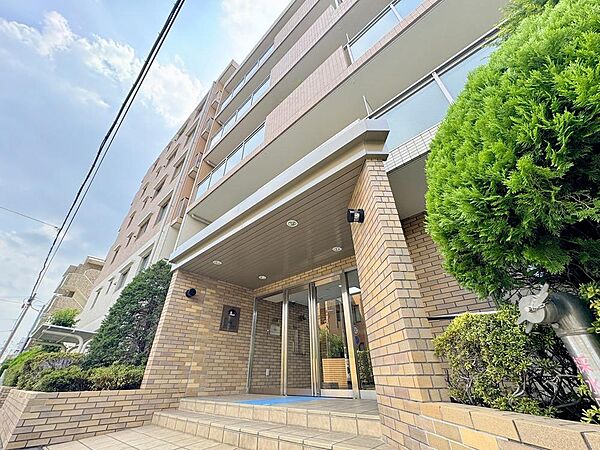 住まう人たちに与えられるゆとりある生活と受け継がれる資産。素晴らしい立地から生み出される時の隙間はご家族で過ごすための新しくかけがえのない時間
