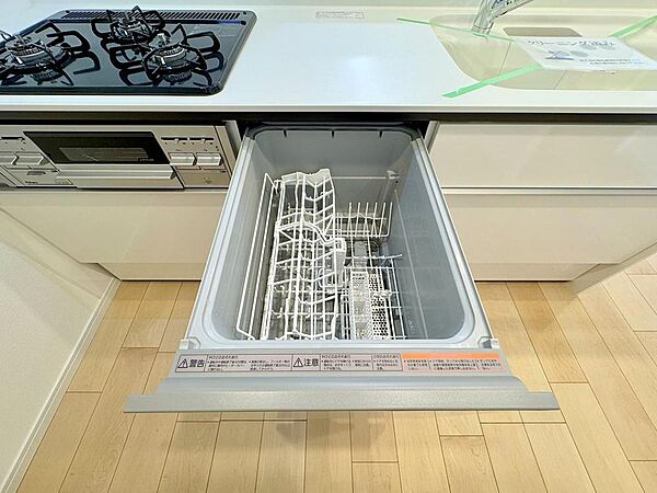 少量の高温のお湯で循環洗浄をすることにより、効率的で清潔に洗いあがります。手洗いの場合と比べ、CO2の削減、水道代・ガス代の節約にもなります。