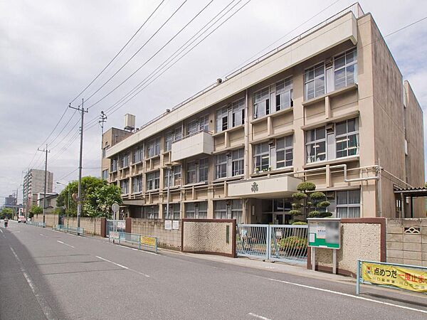 川口市立飯仲小学校まで約880m