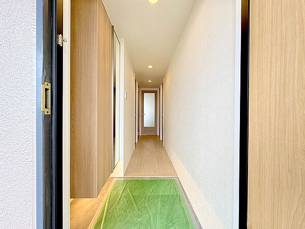 室内の家具・小物等はディスプレイ用です。