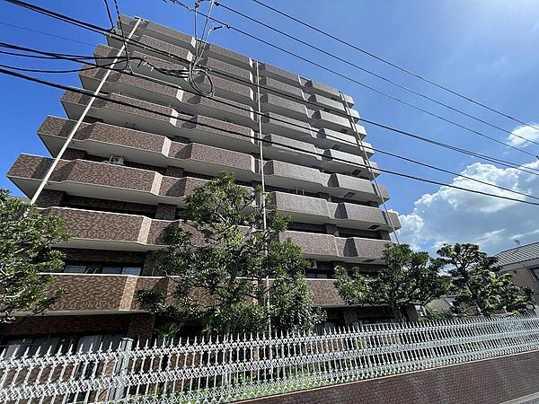 京浜東北線「西川口」駅徒歩12分、「川口」駅徒歩15分。スーパー・コンビニ徒歩10分圏内で周辺施設充実。