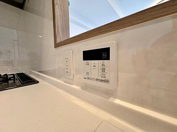 キッチンからお風呂を溜めたり、温度の調整や追い炊きが可能です。最近のものでは浴室とキッチンでの会話ができるものもございます。