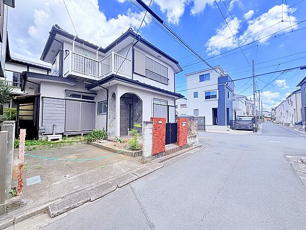 小学校や幼稚園等近く、買物施設も充実し住環境良好。