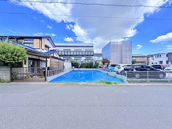 小学校や幼稚園等近く、買物施設も充実し住環境良好。