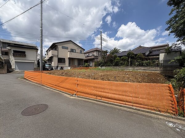 コンビニ・ドラッグストア・スーパーが徒歩10分圏内で買い物便利なエリアです。